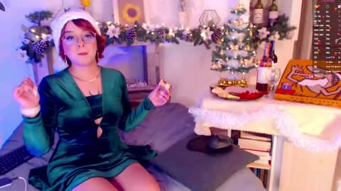 Snapshot of omgzarah chatting on December 24, 10:49 pm Zarah 3 online show from December 24, 10:49 pm