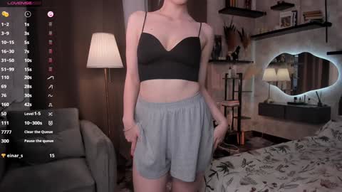 Snapshot of one_1ove chatting on October 7, 7:27 am Ana online show from October 7, 7:27 am