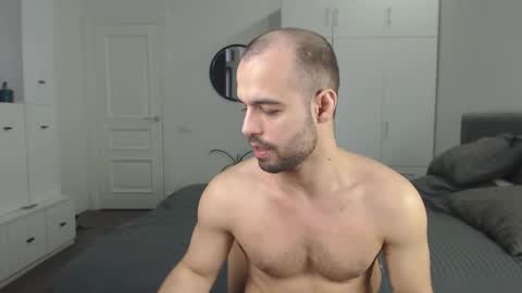 onebestlover online show from February 3, 11:53 am