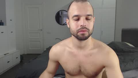 onebestlover online show from February 5, 7:50 am