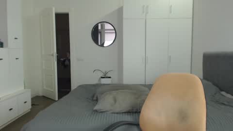 onebestlover online show from February 7, 11:34 am