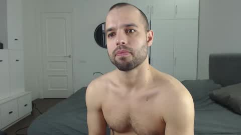 onebestlover online show from February 8, 8:52 am