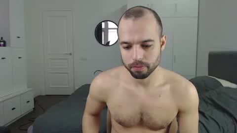 onebestlover online show from February 10, 9:14 am