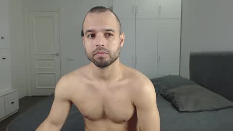 onebestlover online show from February 21, 8:29 am