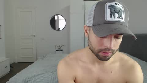 onebestlover online show from March 7, 12:23 pm