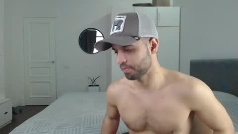 onebestlover online show from March 9, 9:57 am