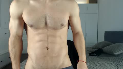 onebestlover online show from October 12, 7:07 am