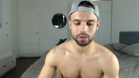 onebestlover online show from October 14, 8:04 am