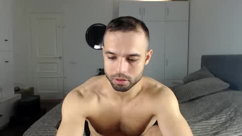 onebestlover online show from October 25, 9:39 am