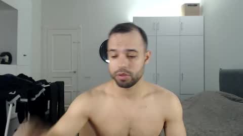 onebestlover online show from November 24, 8:25 am