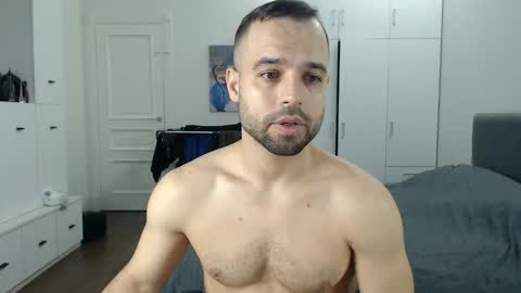 onebestlover online show from May 18, 7:58 am