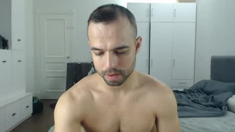 onebestlover online show from June 29, 7:58 am