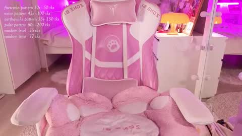 Snapshot of onecuteangel chatting on December 19, 5:20 pm Ana online show from December 19, 5:20 pm