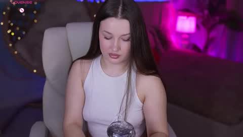 L A Y A online show from March 24, 7:24 am