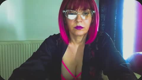 Snapshot of onemoreblonde chatting on June 15, 11:01 am Nicol online show from June 15, 11:01 am