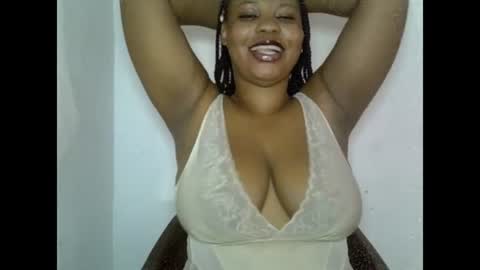 Snapshot of oneofdbestchubbygaloncb chatting on June 16, 3:42 am oneofdbestchubbygaloncb online show from June 16, 3:42 am