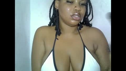 Snapshot of oneofdbestchubbygaloncb chatting on June 27, 4:01 pm oneofdbestchubbygaloncb online show from June 27, 4:01 pm