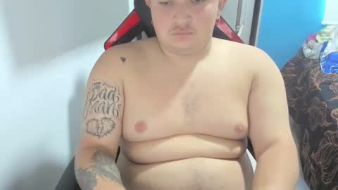 Snapshot of onewhiteboichub chatting on February 17, 4:37 pm Andres INDEPENDENT MODEL online show from February 17, 4:37 pm