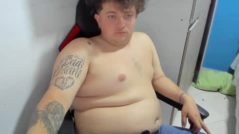 Snapshot of onewhiteboichub chatting on September 9, 1:16 am Andres INDEPENDENT MODEL online show from September 9, 1:16 am