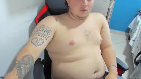 Snapshot of onewhiteboichub chatting on September 20, 9:49 pm Andres INDEPENDENT MODEL online show from September 20, 9:49 pm