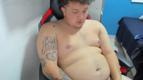 Snapshot of onewhiteboichub chatting on October 17, 6:49 am Andres INDEPENDENT MODEL online show from October 17, 6:49 am