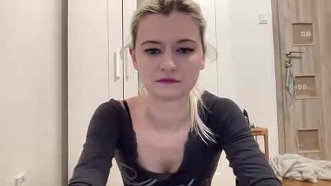 Snapshot of onika_cox chatting on February 16, 12:12 pm Onika online show from February 16, 12:12 pm