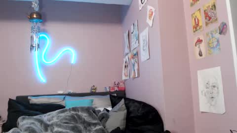 Snapshot of only1jtreasure chatting on December 3, 12:57 am Only1JTreasure online show from December 3, 12:57 am