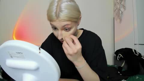 Snapshot of only_iva21 chatting on October 27, 12:53 pm Iva online show from October 27, 12:53 pm