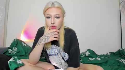 Snapshot of only_iva21 chatting on November 2, 1:57 pm Iva online show from November 2, 1:57 pm