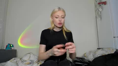 Snapshot of only_iva21 chatting on November 4, 6:07 pm Iva online show from November 4, 6:07 pm