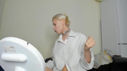 Snapshot of only_iva21 chatting on November 11, 2:28 pm Iva online show from November 11, 2:28 pm