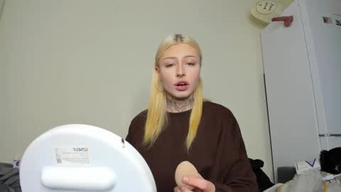 Snapshot of only_iva21 chatting on November 16, 4:01 pm Iva online show from November 16, 4:01 pm