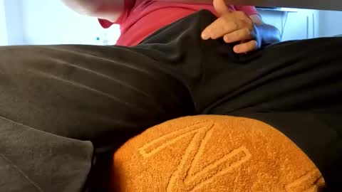 Snapshot of onlydickcam chatting on November 4, 8:35 am Maggus online show from November 4, 8:35 am