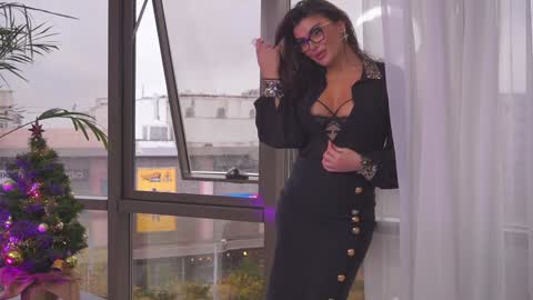 Snapshot of onlynicolle chatting on December 10, 8:40 am Nicolle online show from December 10, 8:40 am