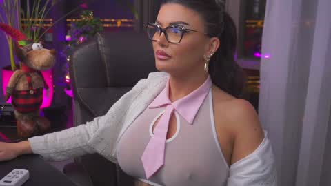 Snapshot of onlynicolle chatting on December 13, 6:59 pm Nicolle online show from December 13, 6:59 pm
