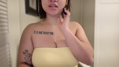 Snapshot of oohhellothere chatting on March 5, 7:59 am Miss Girly online show from March 5, 7:59 am