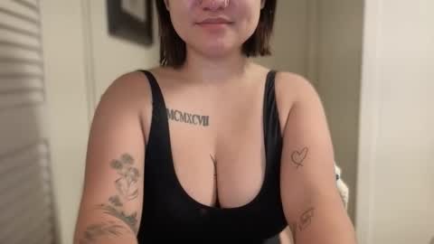 Snapshot of oohhellothere chatting on March 9, 8:40 am Miss Girly online show from March 9, 8:40 am