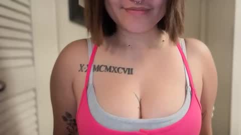 Snapshot of oohhellothere chatting on March 14, 8:53 am Miss Girly online show from March 14, 8:53 am