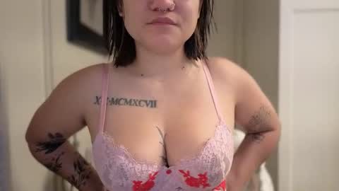 Snapshot of oohhellothere chatting on March 23, 9:57 am Miss Girly online show from March 23, 9:57 am