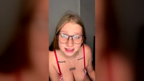 oohlarae22 online show from June 17, 11:01 am