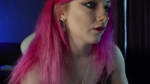 Hannah online show from March 18, 2:53 pm