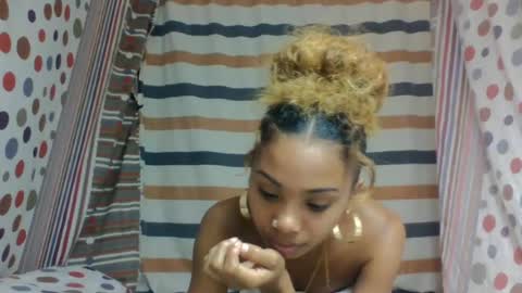 Snapshot of oooosoavizara chatting on July 1, 6:18 pm oooosoavizara online show from July 1, 6:18 pm