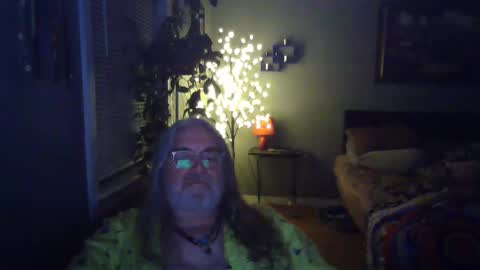 Snapshot of opiegonebad chatting on March 21, 8:08 am Kumquat online show from March 21, 8:08 am