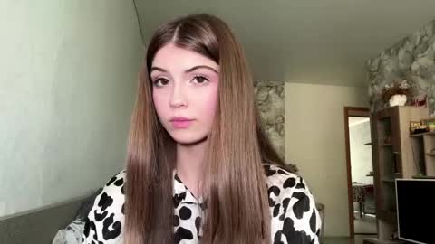 Yesenia online show from May 21, 8:43 am