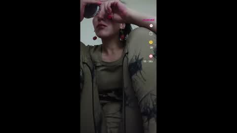 Snapshot of oriana_111 chatting on July 9, 5:00 am oriana_111 online show from July 9, 5:00 am