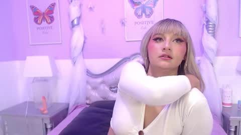 Oriana Larsson online show from March 18, 11:57 am