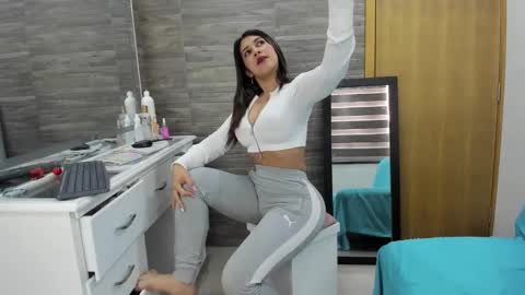 Snapshot of oriana_olsen chatting on October 5, 5:55 pm Oriana online show from October 5, 5:55 pm