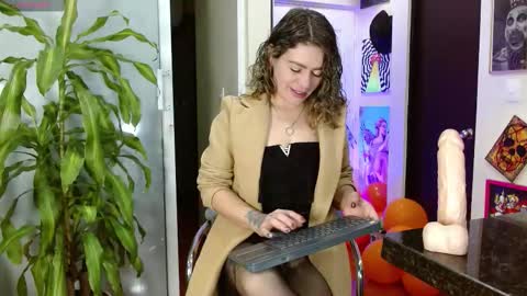 Snapshot of oriana_thomson2 chatting on October 8, 10:46 am Oriana online show from October 8, 10:46 am