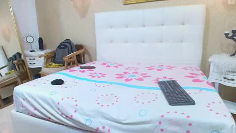 Snapshot of orianasmith chatting on April 5, 1:08 pm Ori online show from April 5, 1:08 pm