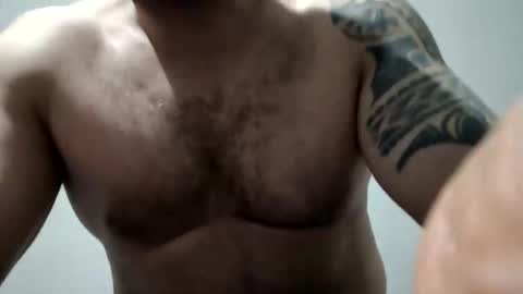 Snapshot of oscar670473 chatting on May 1, 2:05 am oscar670473 online show from May 1, 2:05 am